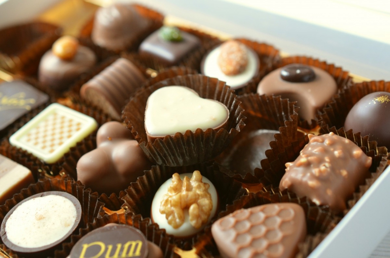 boulangerie-MONTFERRAT-min_chocolates_food_candy_calories_nibble_chocolate_heart-782043